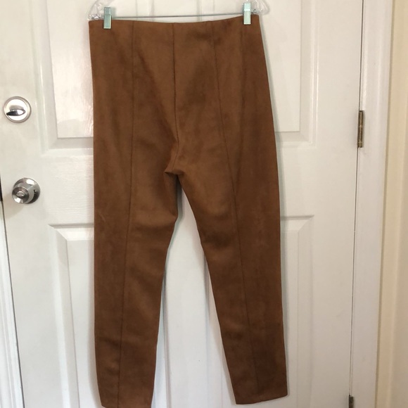 T by TAHARI cognac brown faux leather pull on pant size 6 faux suede pants - Picture 3 of 14